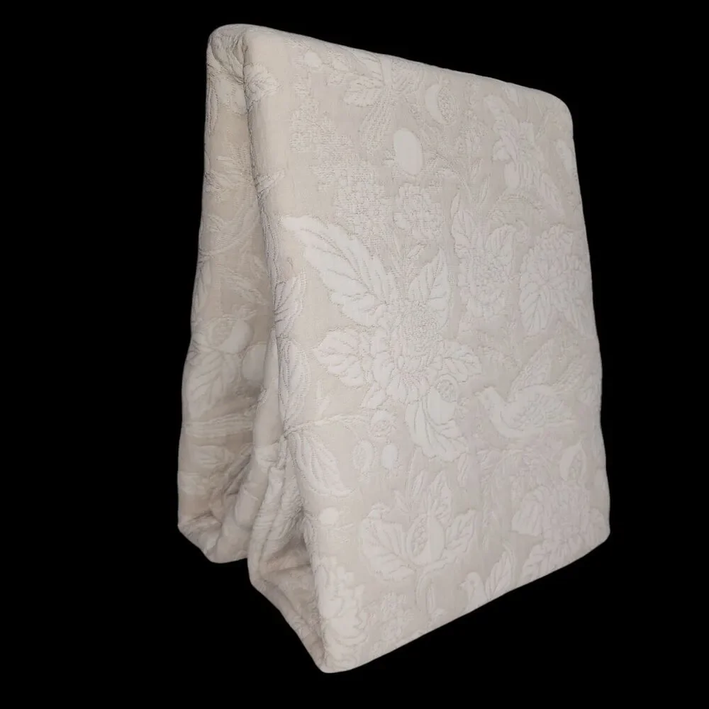 Envogue Shabby Chic Birds Flowers Embossed Jacquard Tablecloth Ivory 60x84Oblong